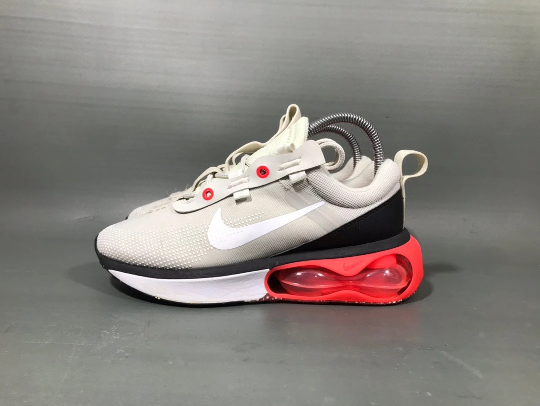 38码 耐克 Air max灰白气垫运动鞋跑步鞋/无原盒9新/偏瘦