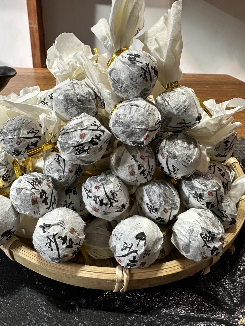 2023年帕沙一八地挑采古树头春头采生茶普洱龙珠100克（普洱龙珠）