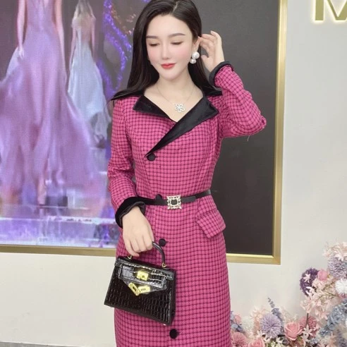 CW.MM 玫红开衫撞黑色气质优雅连衣裙-6
