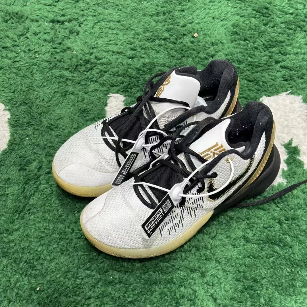 40.5码/ Nike Flytrap 黑金 低帮篮球鞋 ao4438