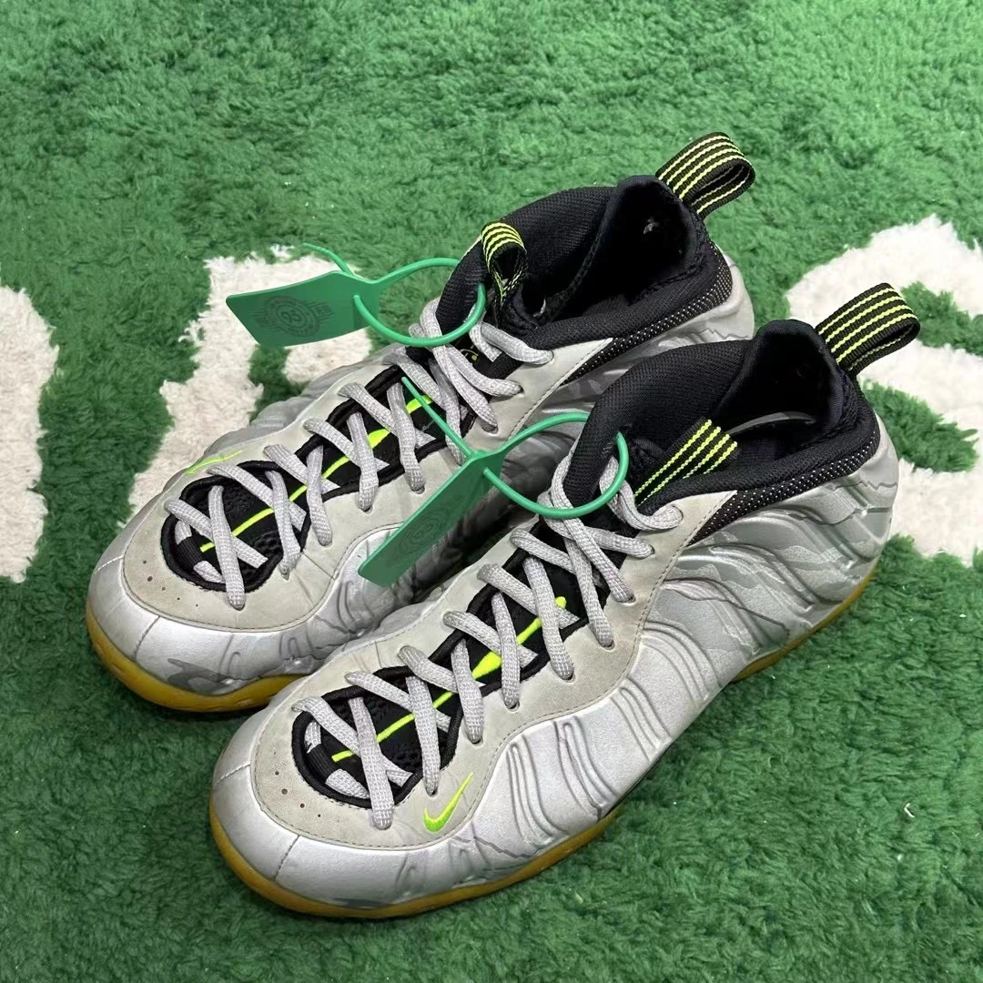 44码/ Nike 银喷 中帮篮球鞋 公价2999