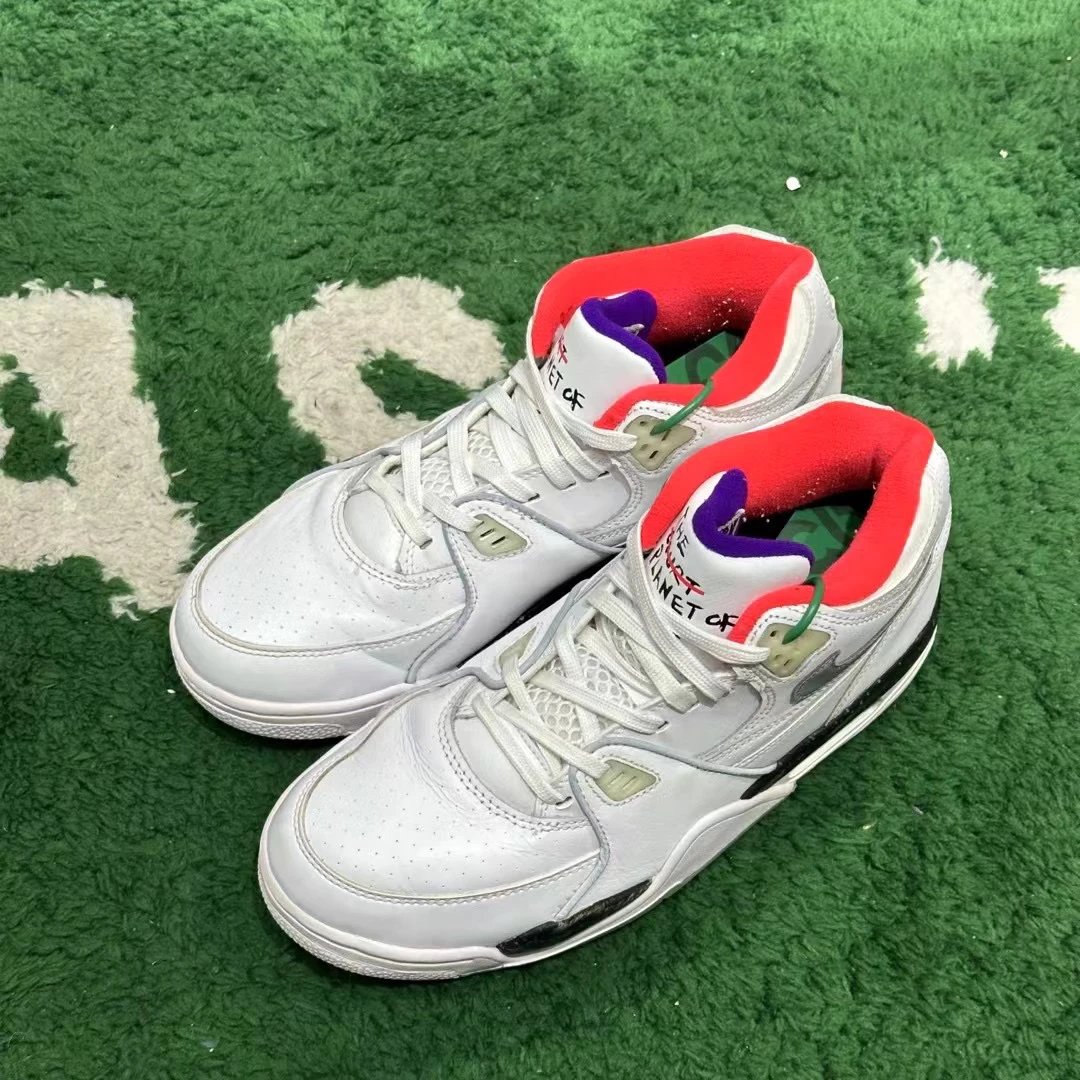 41码/ Nike Flight 白镭射 中帮篮球鞋 公价739