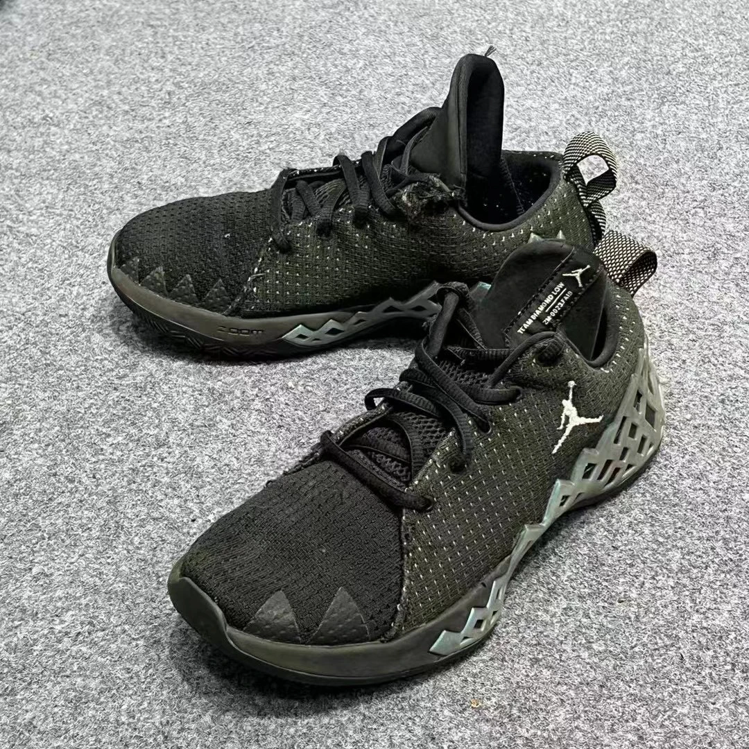 41码/AIRJORDAN JUMPMAN黑蓝配色 低帮篮球鞋