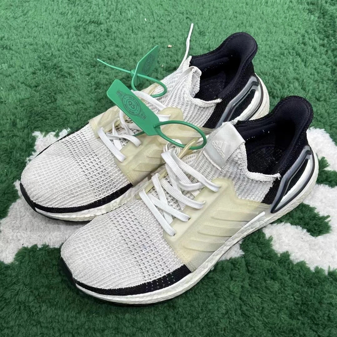 44码/Adidas Ultra Boost 19 白黑灰 低帮跑鞋
