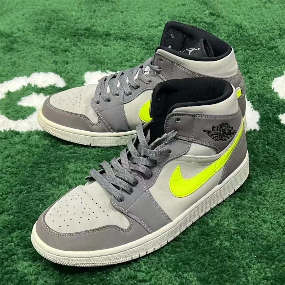 44码/AIRJORDAN1灰黄配色 中帮篮球鞋 95新  清