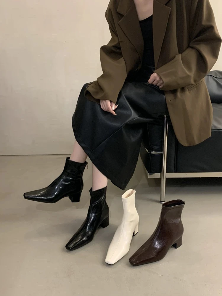 加绒短靴女冬季百搭2025韩版网红ins气质粗跟方头软皮显瘦马丁靴