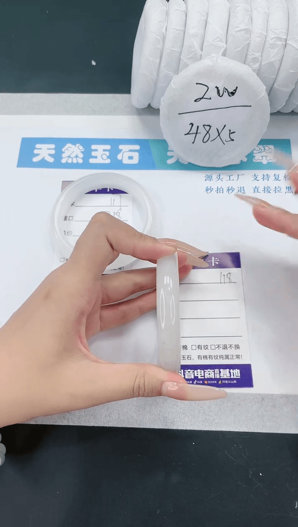 【闪购商品】石英质玉手镯未镶嵌多样性发一T118-56+