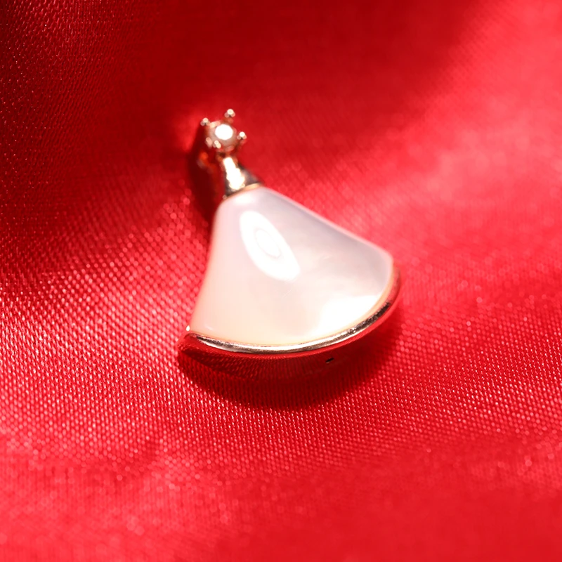 君诚汇珠宝吊坠裙子吊坠轻奢时尚百搭小众镶嵌气质JHY