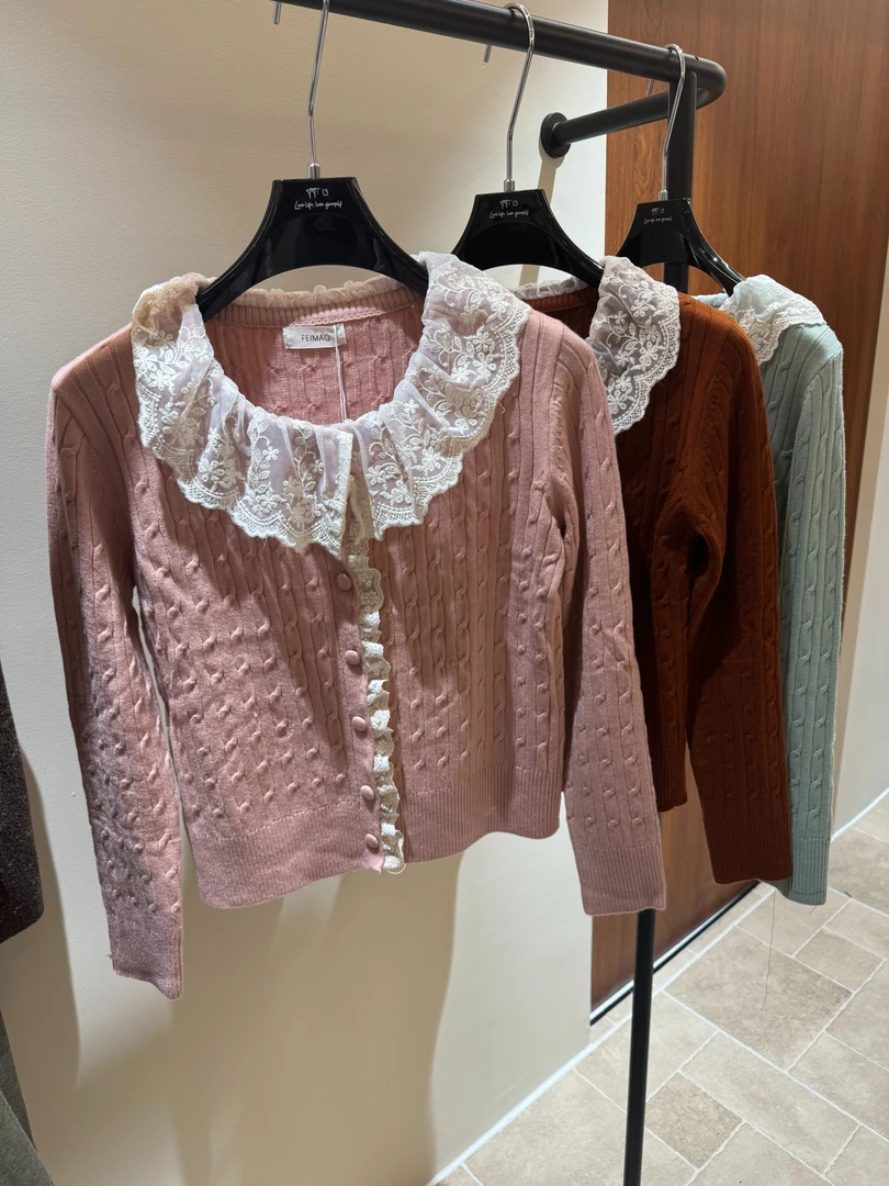 5551法式温柔风拼接蕾丝边修身针织小衫女