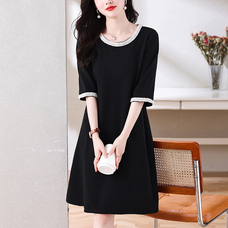 小黑裙2025新款夏季法式赫本风减龄显瘦轻奢气质复古大码连衣裙女