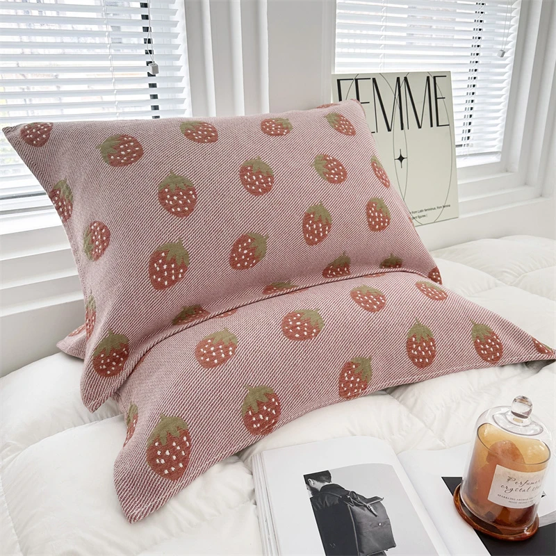 【铭哥家】纯棉纱布亲肤四季通用柔软透气吸汗枕巾一对装-小草莓
