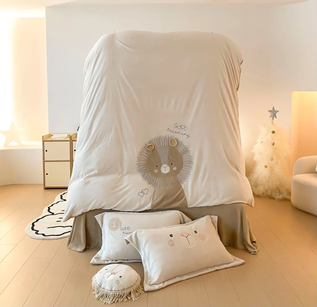 【A00 90】亲肤柔软加绒加厚精密绣花防静电牛奶绒套件-小狮子