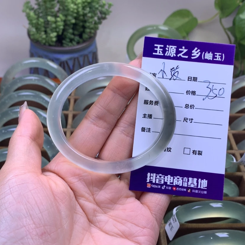 【闪购商品】蛇纹石玉手镯未镶嵌小****?