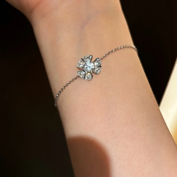 合金合成锆石手链 PP.原创设计款三瓣吊坠手链 银色