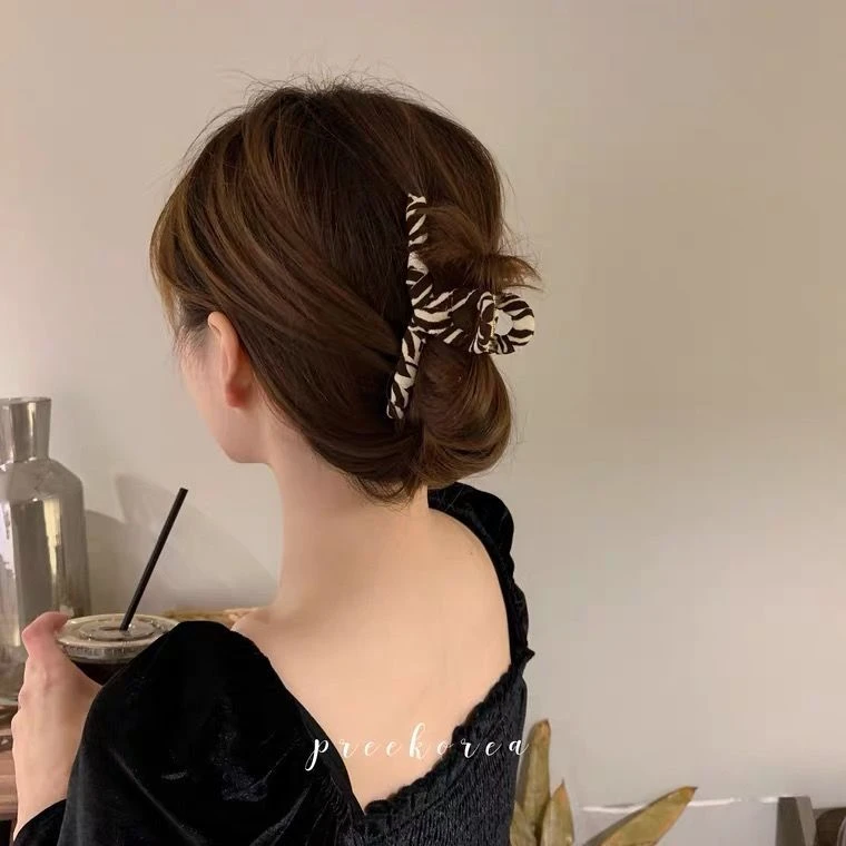 新款秋冬斑马纹抓夹豹纹鲨鱼夹简约气质百搭后脑勺懒人大号爪夹女