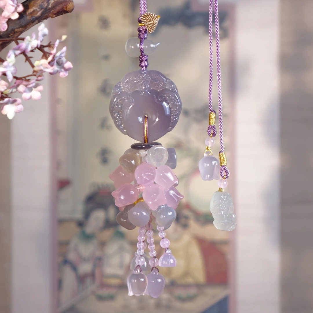 烟灰冰底三羊开泰粉风铃-简约精致天然玉石车挂