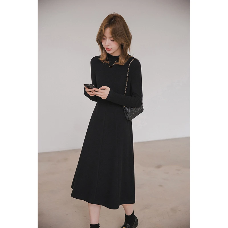 小谷粒黑色针织连衣裙女2025秋冬新款简约气质收腰显瘦中长款裙子