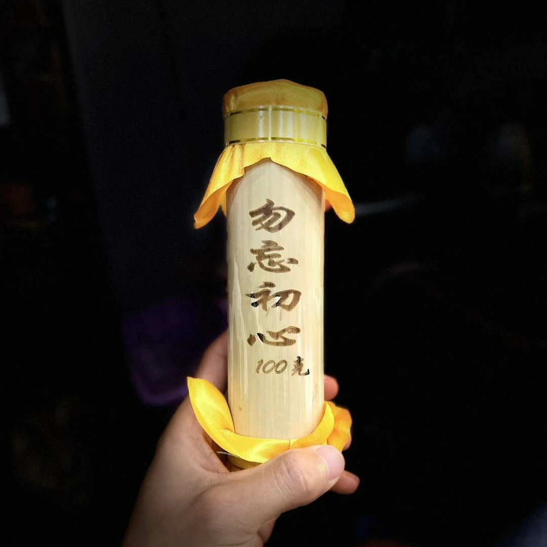 23年 勿忘初心 曼松 头春 传统手工 云南普洱生茶 100克竹筒茶