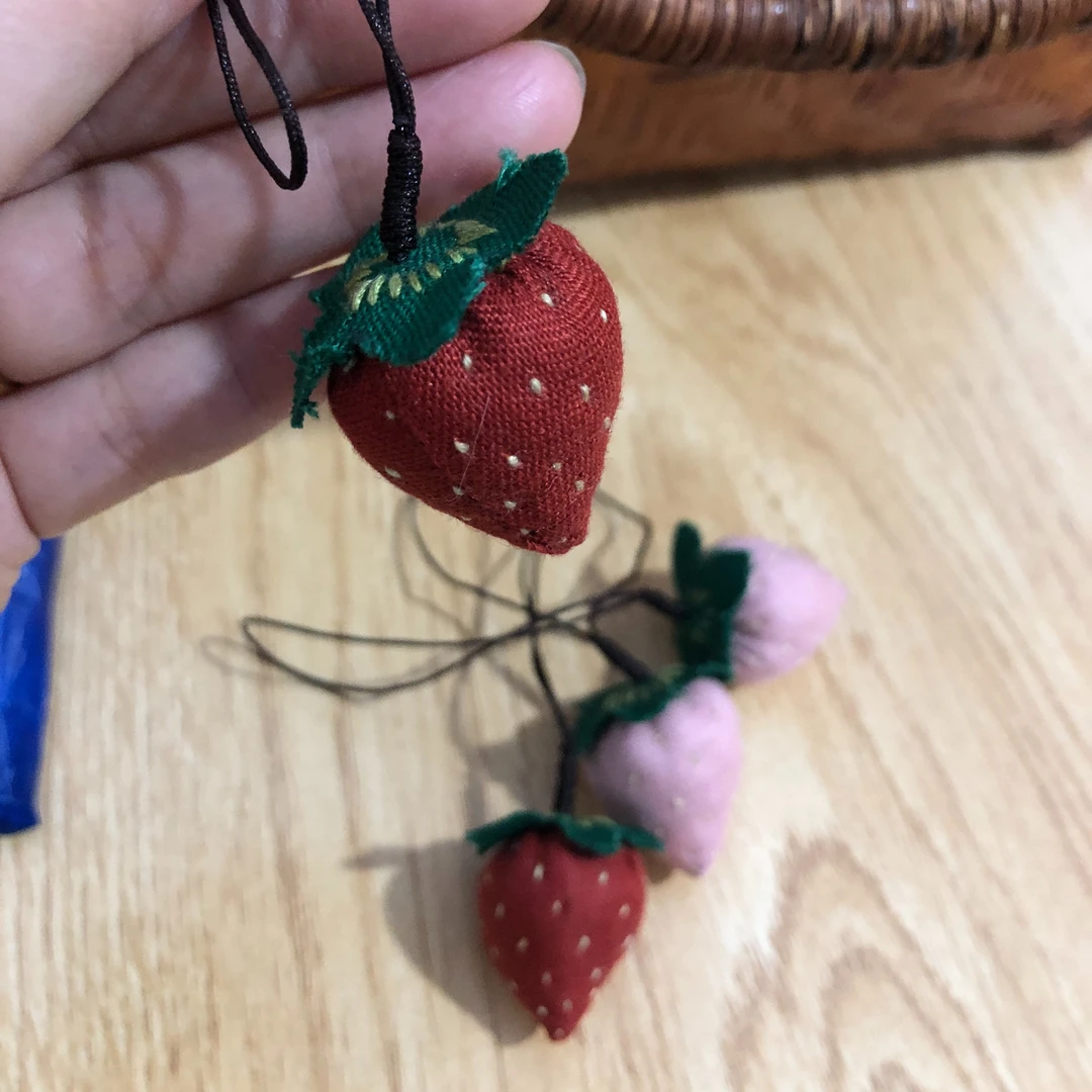 秋冬新款 草莓手机挂 挂件 布艺 小巧可爱 百搭