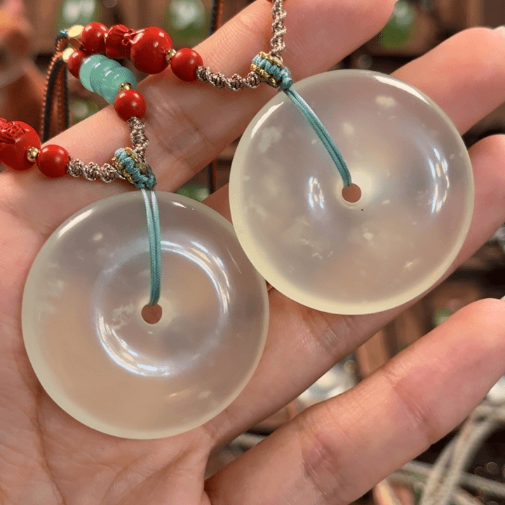 蛇纹石玉颈饰合金