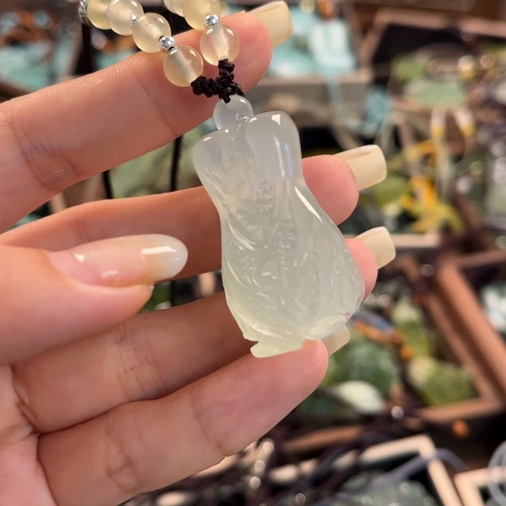 蛇纹石玉颈饰未镶嵌