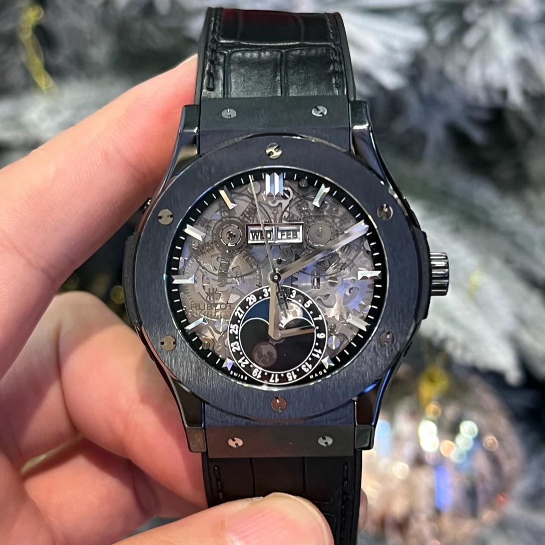 99新 Hublot/宇舶表 疯狂时间俱乐部/517.CX.0170.LR黑陶瓷/单表