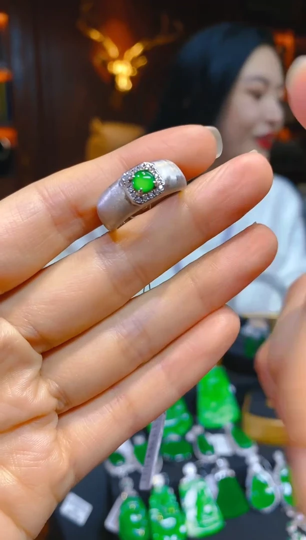 【闪购商品】翡翠000银S925镶嵌天然A货翡翠戒指