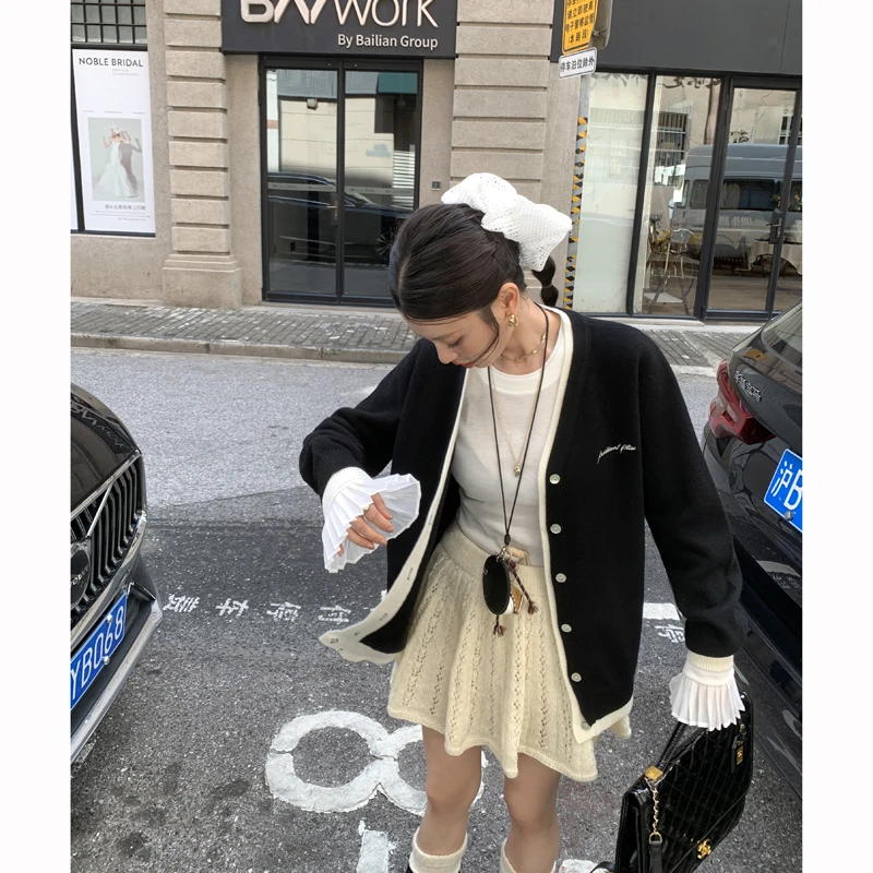 【衫衫来了】撞色v领毛衣开衫慵懒上衣女3903
