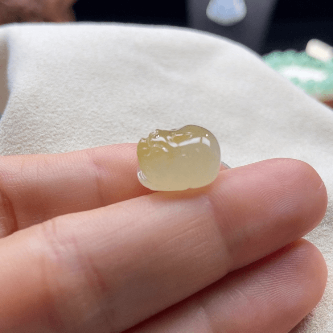 翡翠颈饰未镶嵌冰黄翡金蟾裸石