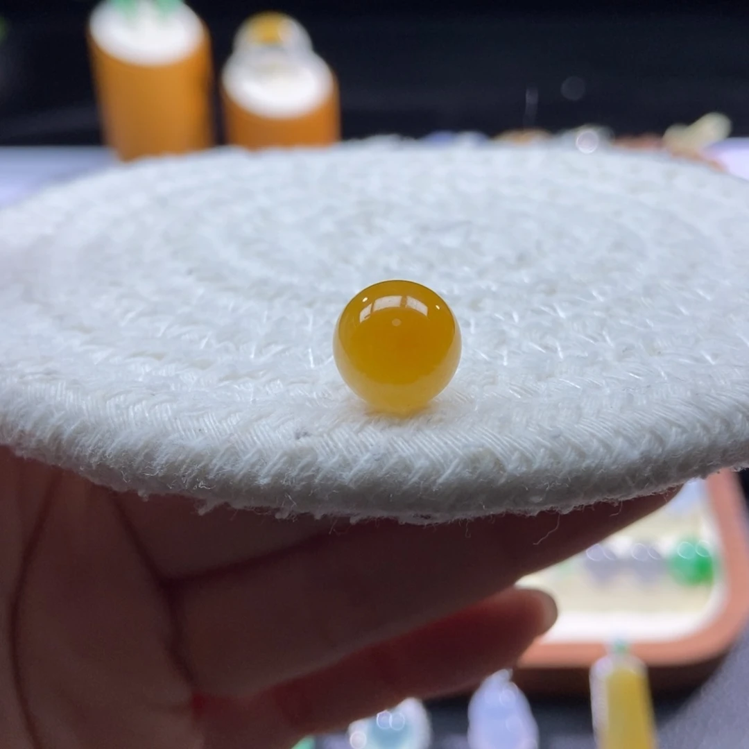 翡翠颈饰未镶嵌鲜黄翡圆珠10.5mm