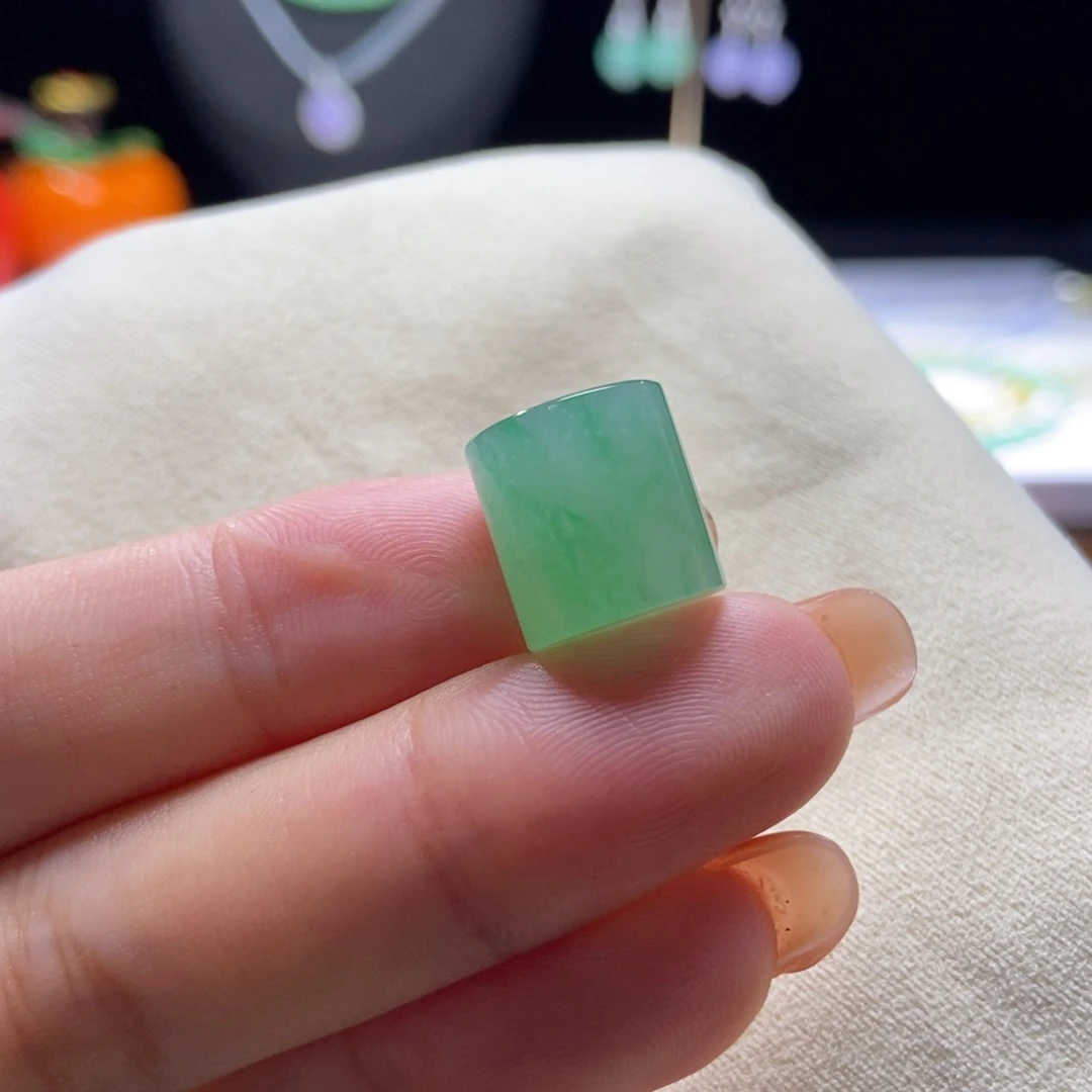 翡翠散珠翡翠冰甜绿桶珠