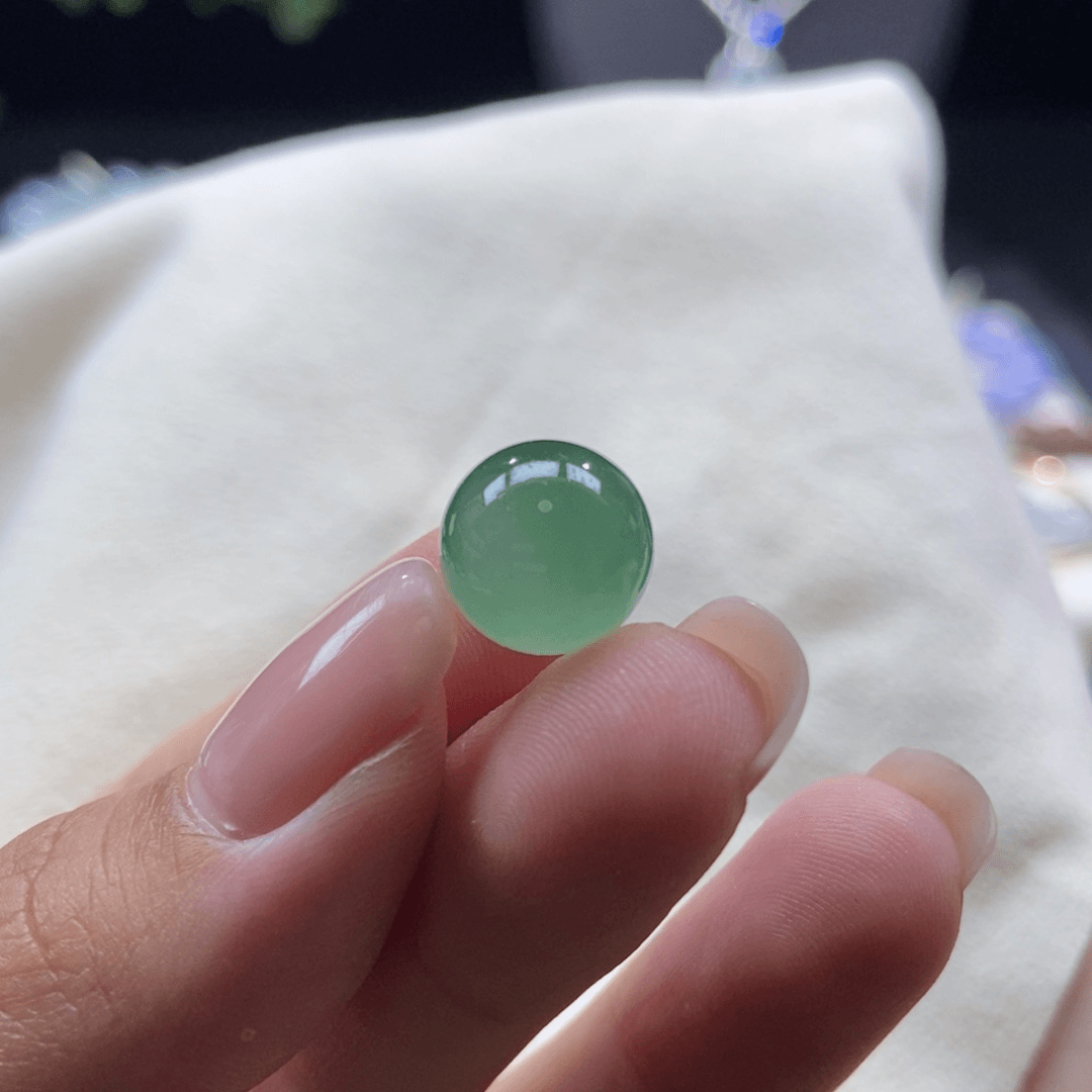 翡翠颈饰未镶嵌冰深翠绿珠卡11.2