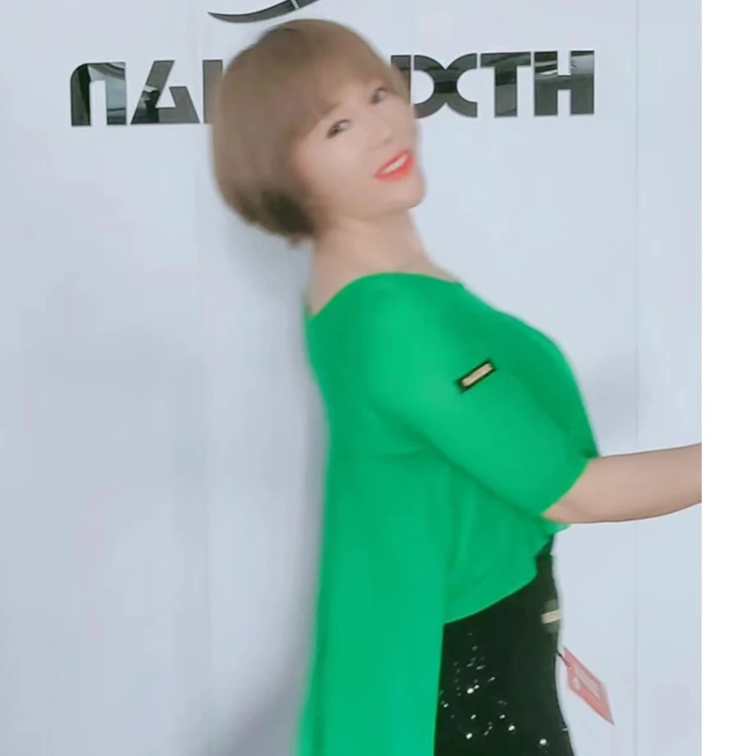 【浩婷雪娟舞服】蝴蝶尾衫（身子黑色奶丝棉）