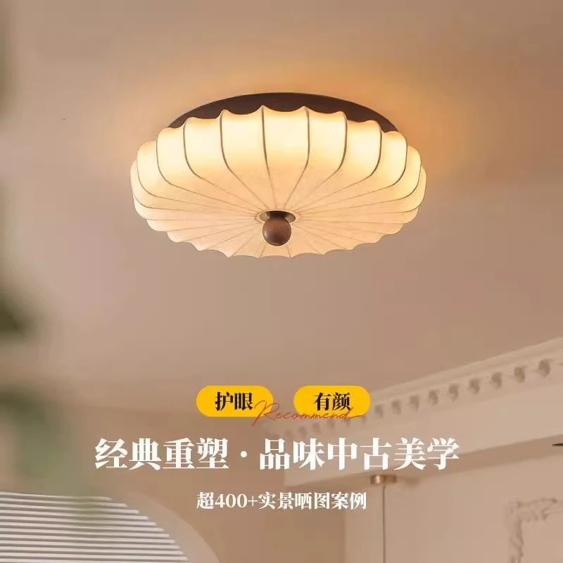 实木吸顶灯卧室灯主卧新款法式中古圆形花纹灯中古法式复古卧室灯
