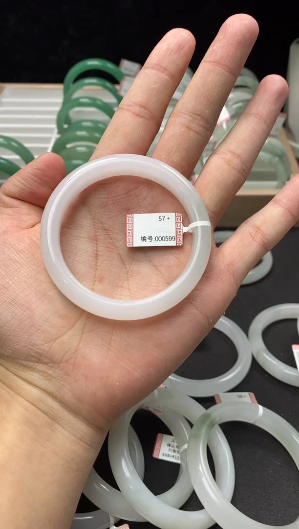 【闪购商品】石英质玉手镯未镶嵌599