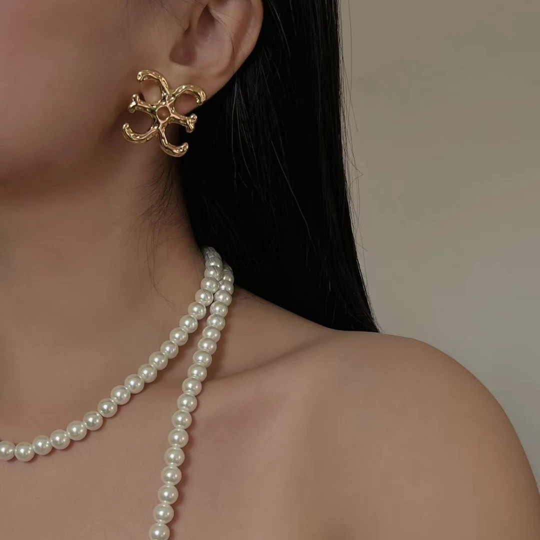 铜合金耳饰 豆豆同款大logo耳钉厚镀金轻奢高级感法式简约百搭