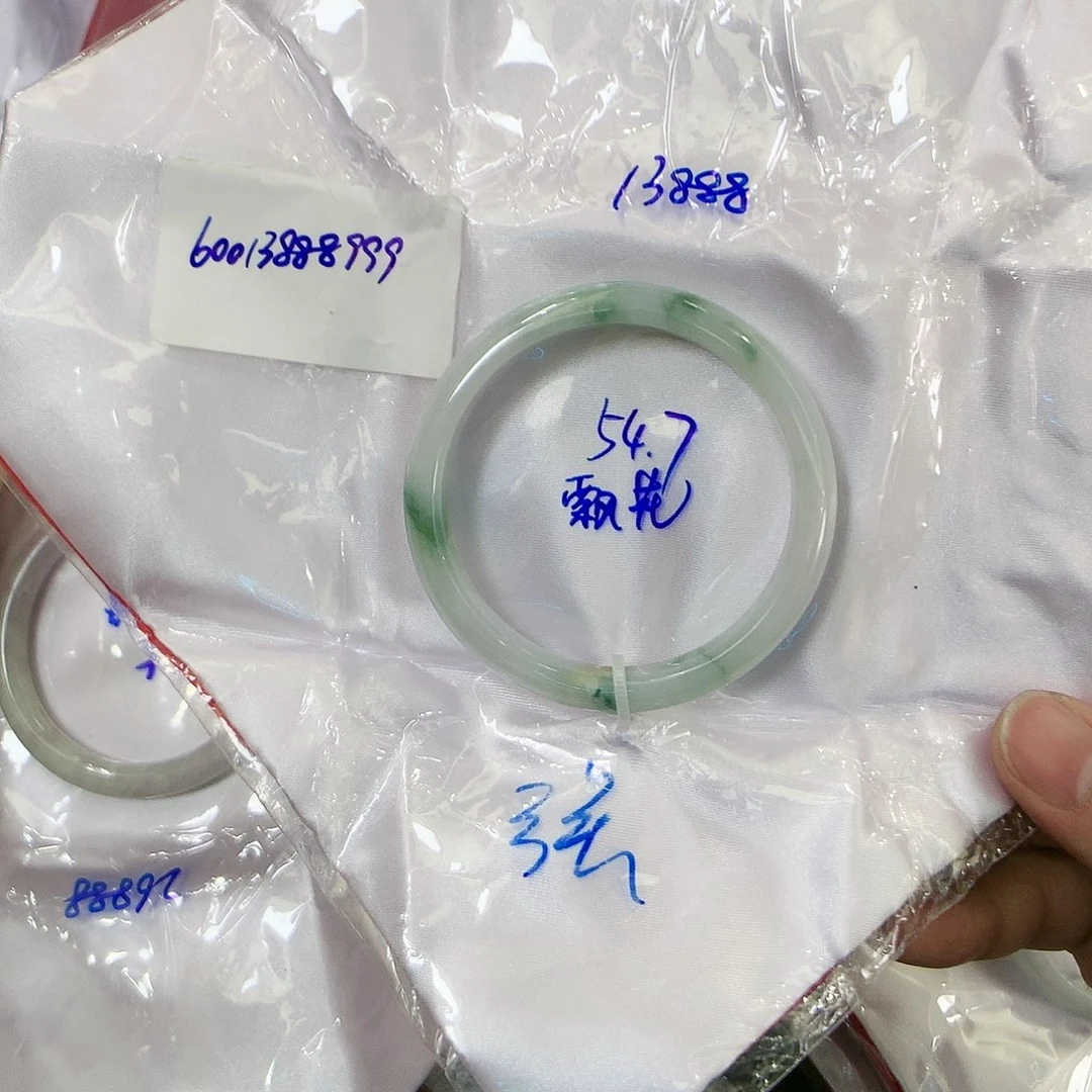 翡翠手镯未镶嵌天然缅甸翡翠手镯