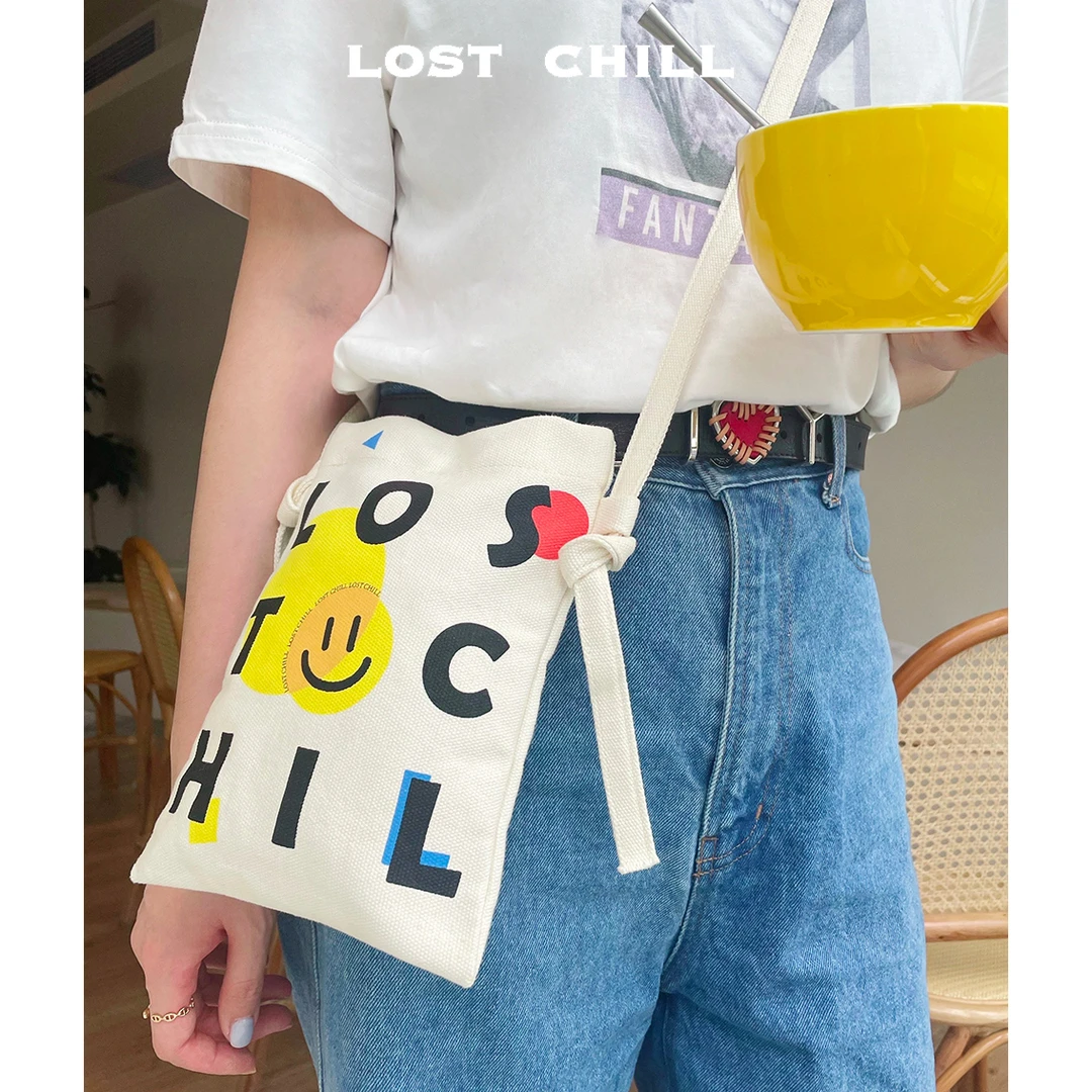 Lost Chill-原创设计笑脸字母涂鸦小挎包帆布包手机包夏女斜挎包