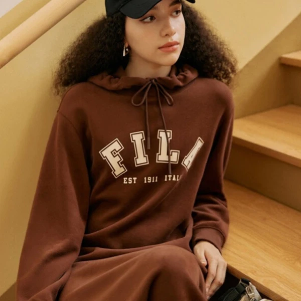 Fila/斐乐女连衣裙2023秋季新款宽松连帽长袖针织长裙F11W339310