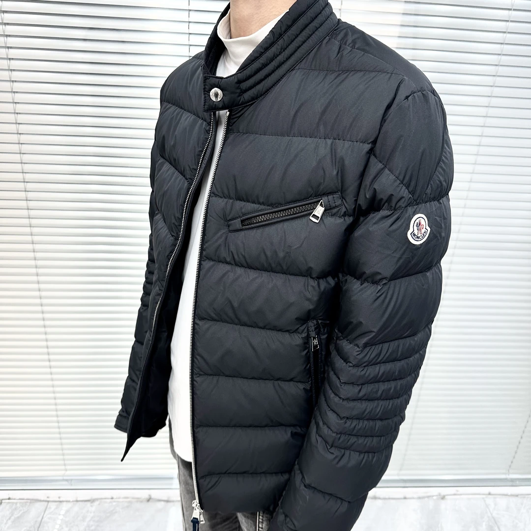 全新未使用 MONCLER 蒙口 AUTHIE 黑色哑光立领长袖拉链羽绒服男