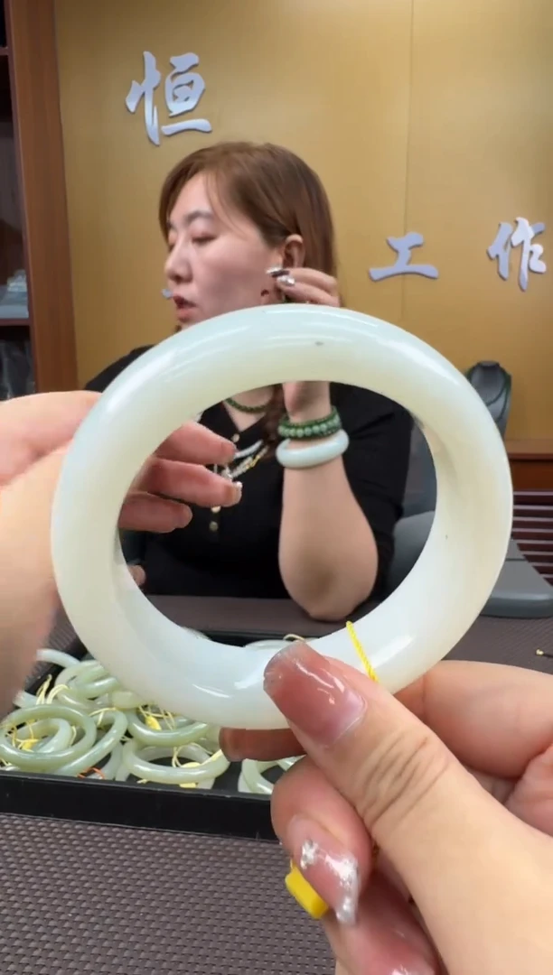 【闪购商品】和田玉手镯未镶嵌60