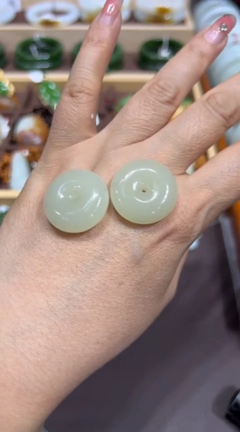 【闪购商品】和田玉挂件未镶嵌拍一发一，多样性发货