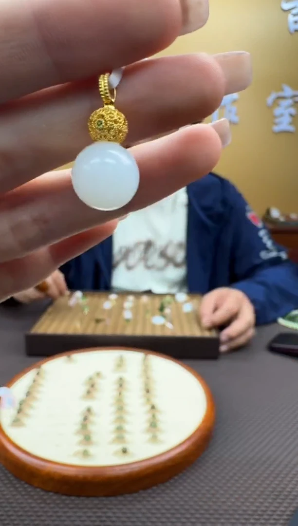 【闪购商品】和田玉挂件18K金镶嵌挂件