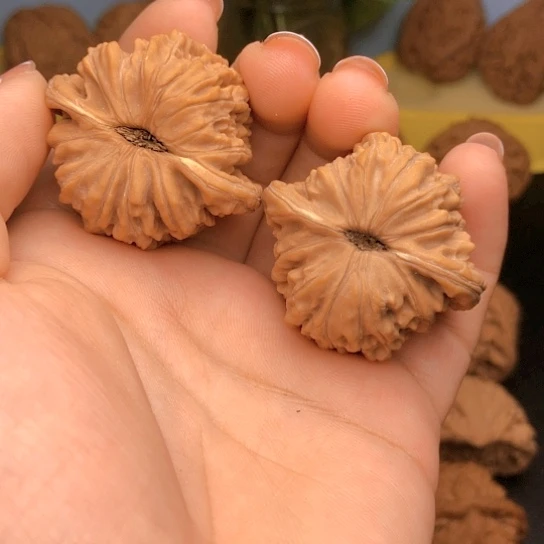 文玩核桃吊坠小****?四座楼