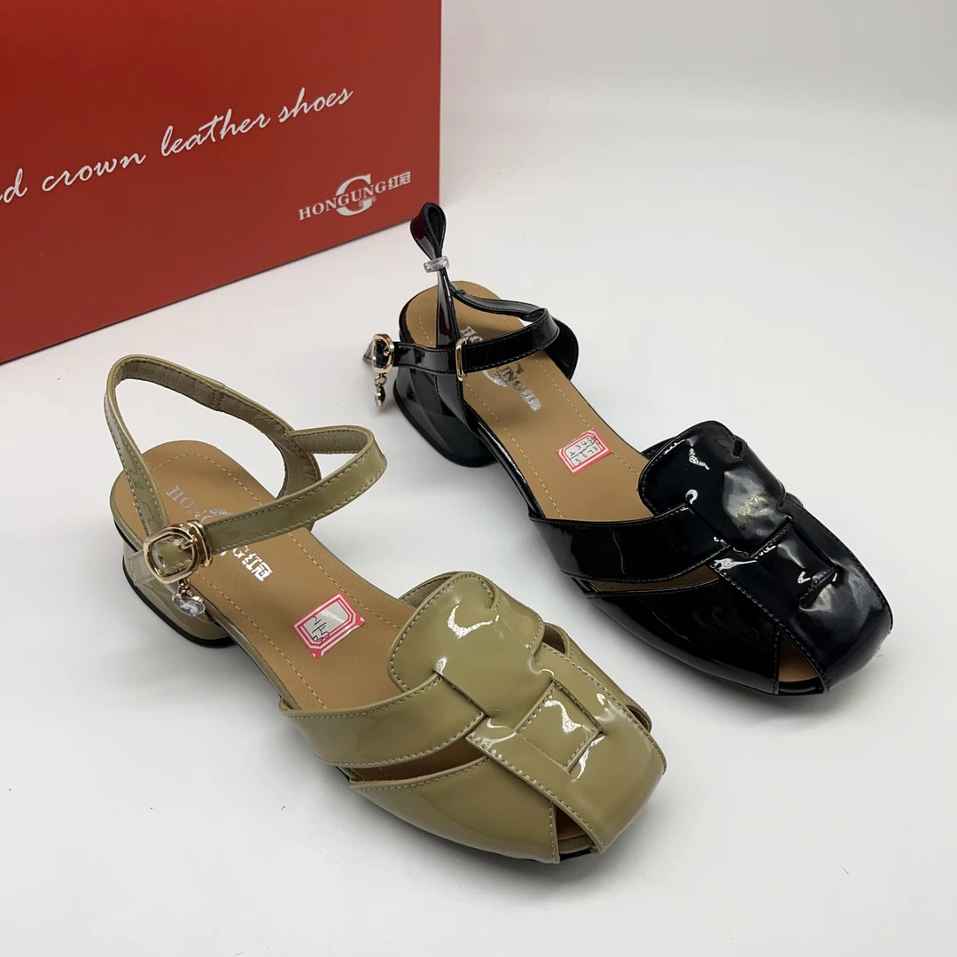 红冠断码捡漏-包头凉鞋女圆头粗跟中跟后空软底软皮新款26600