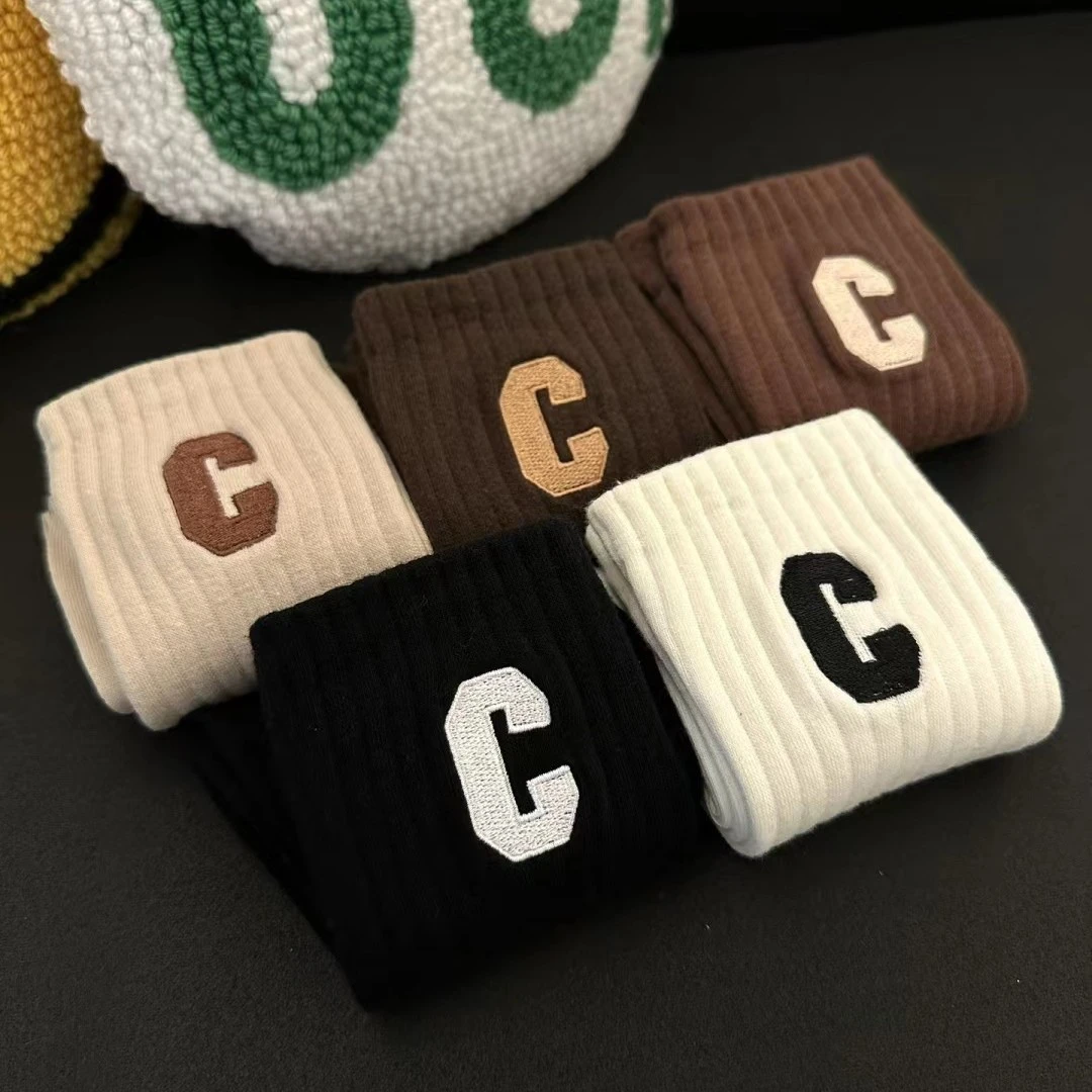 袜子女中筒袜秋冬款纯棉C字母长筒学院风潮in外穿鲨鱼库个性运动