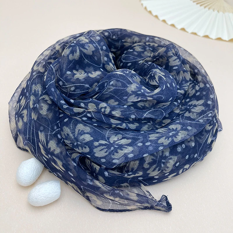 新款真丝丝巾女春秋气质藏蓝色印花桑蚕丝纱巾妈妈款围巾两用时尚