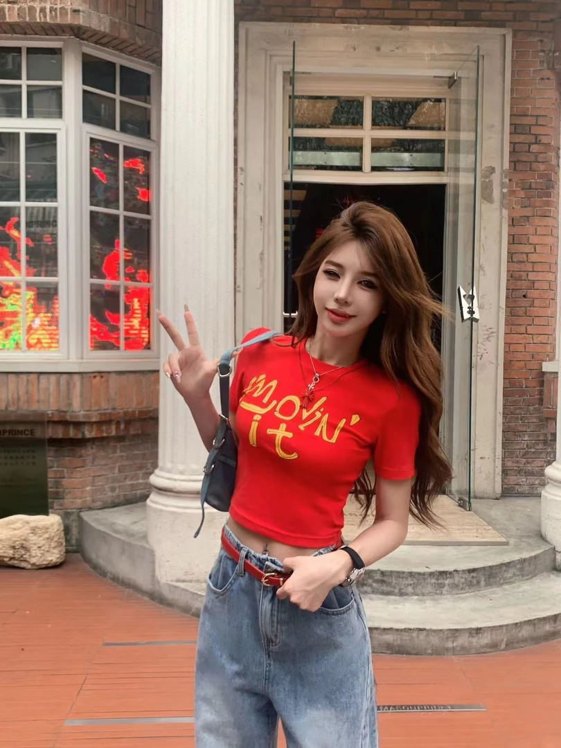 李馨儿【果酱红】字母涂鸦夏款百搭显瘦简约T恤上衣LWJ24B2T848