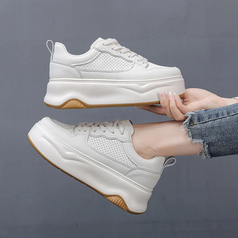 达芙妮真皮板鞋女2025春季新款女鞋休闲真皮厚底小白鞋【实体店】