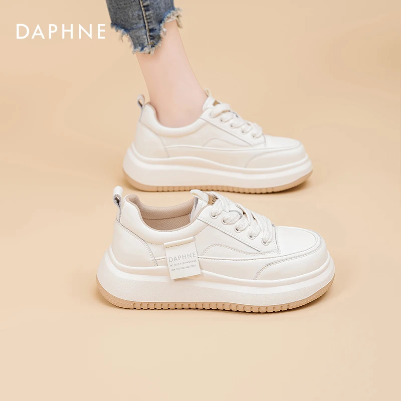 达芙妮真皮小白鞋女2025新款春季百搭时尚休闲厚底板鞋（实体店）